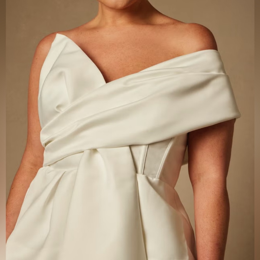 NWT Bridal By Eloquii Sculptural Top SIZE 16